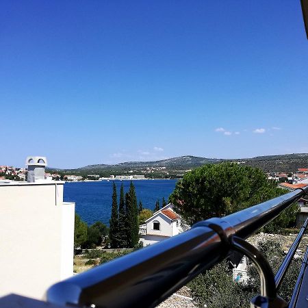 Maiv Residence - Family & Designer Suites Rogoznica  Esterno foto