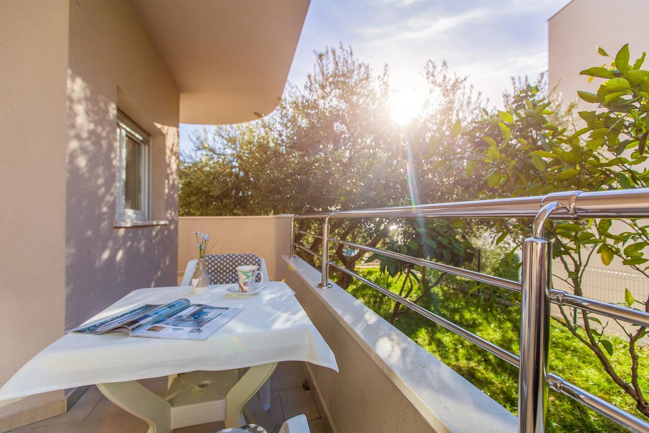 Maiv Residence - Family & Designer Suites Rogoznica  Esterno foto