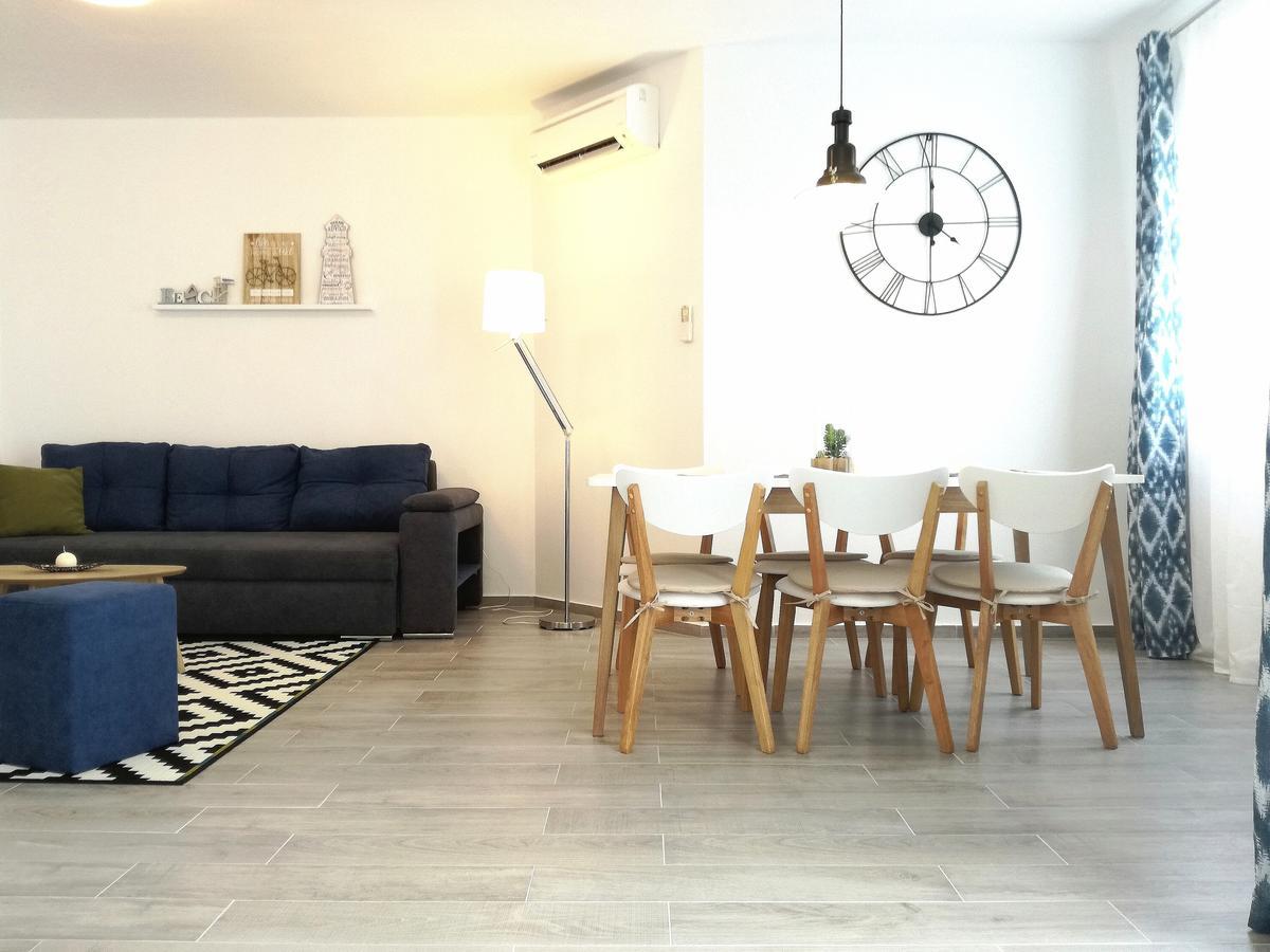 Maiv Residence - Family & Designer Suites Rogoznica  Esterno foto